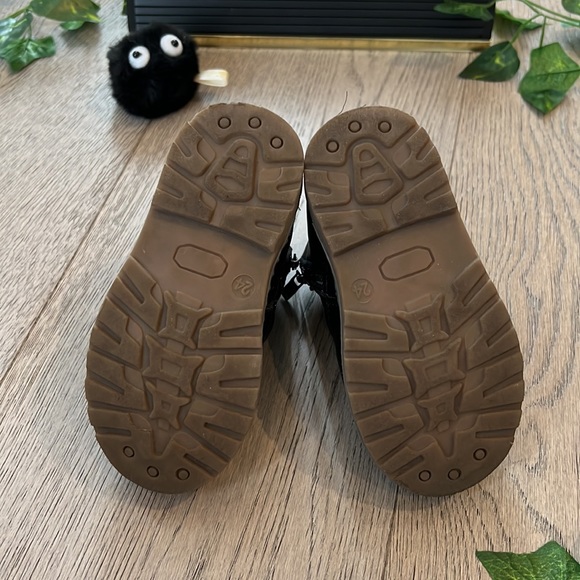 Fleece lined black booties for toddler - Picture 5 of 5